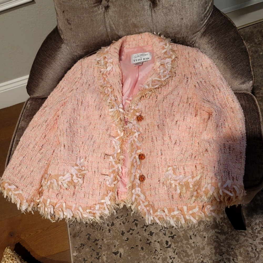 Teri Jon (Rickie Freeman ) Missing button pink boucle  jacket, ribbon trim, sz 2